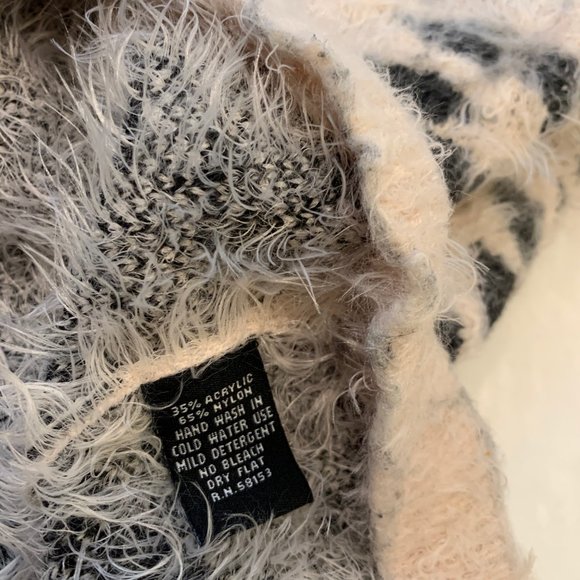 Oversize Fluffy Sweater - Picture 4 of 4